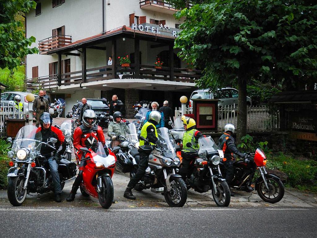 Hotel Ristorante Sassi Rossi Taceno Luaran gambar